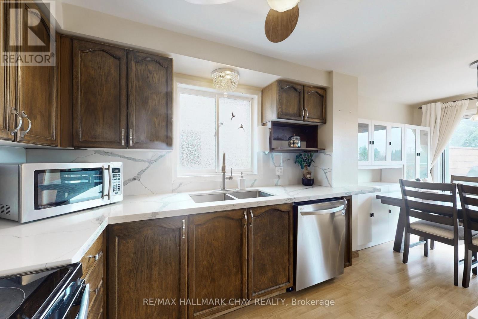 87 Wessenger Drive, Barrie, Ontario  L4N 8P8 - Photo 10 - S13011942