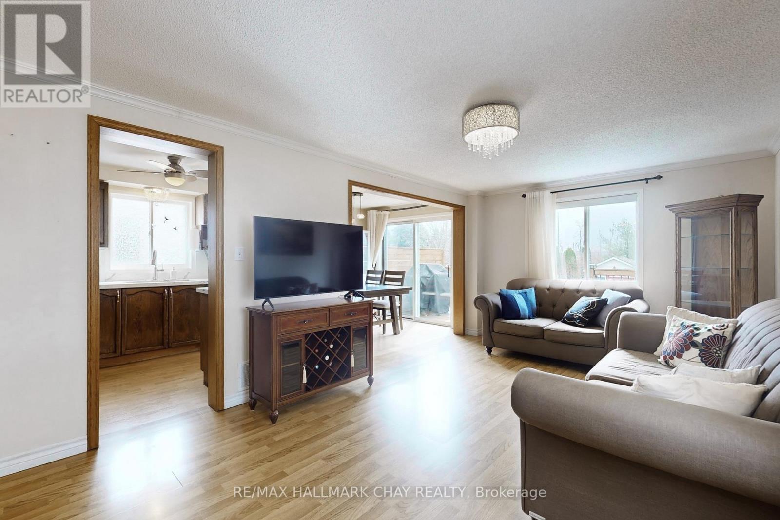 87 Wessenger Drive, Barrie, Ontario  L4N 8P8 - Photo 5 - S13011942