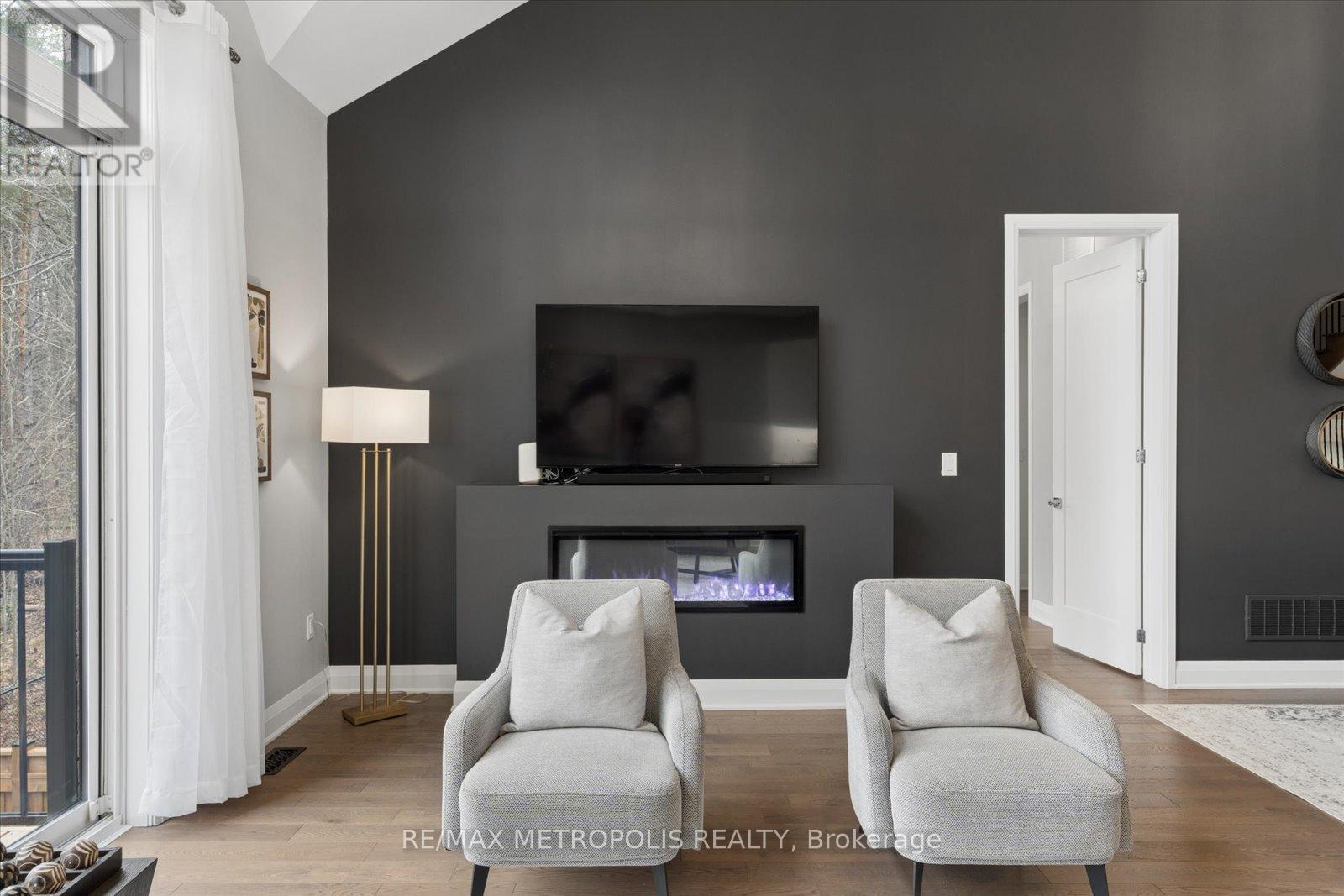 19 Vern Robertson Gate, Uxbridge, Ontario  L9P 0R9 - Photo 7 - N12984744