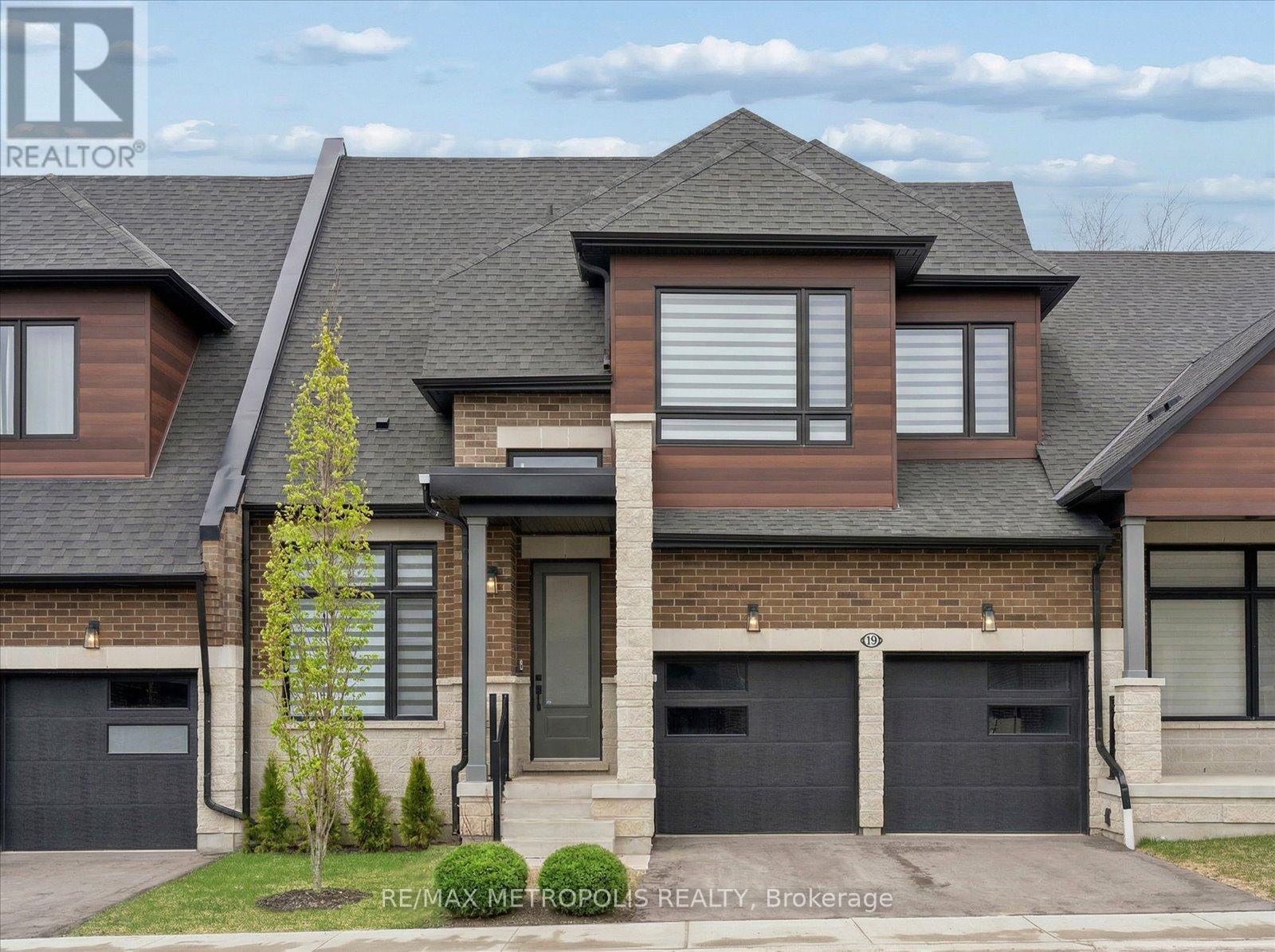 19 Vern Robertson Gate, Uxbridge, Ontario  L9P 0R9 - Photo 2 - N12984744