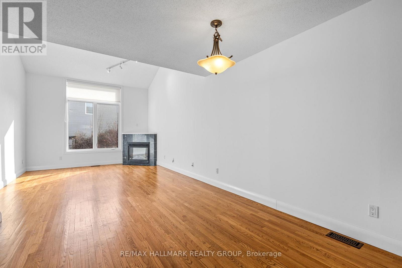 988 Lucille Way, Ottawa, Ontario  K4A 4J2 - Photo 8 - X12947776