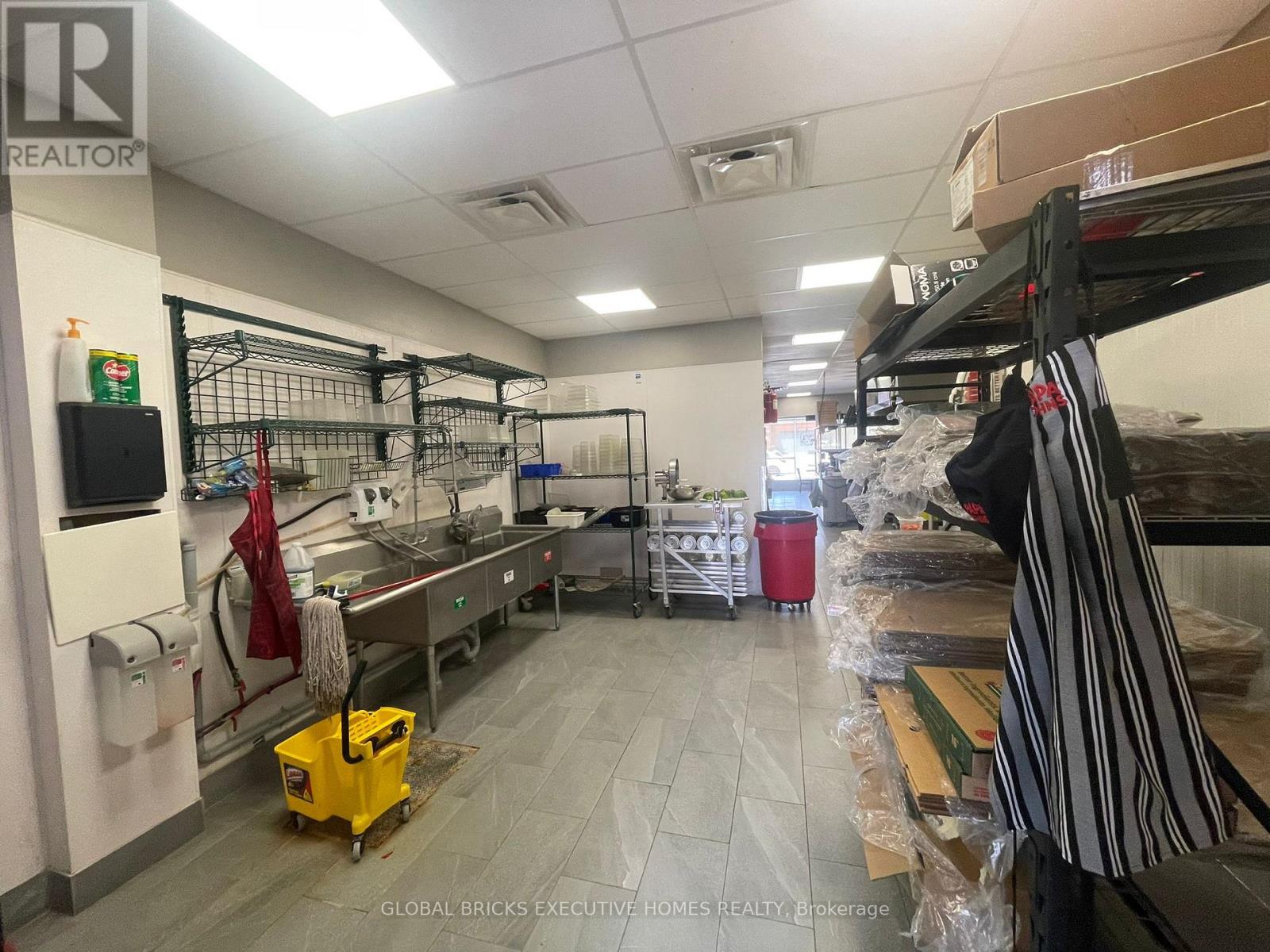 1060 Ontario Street, Stratford, Ontario  N5A 6Z3 - Photo 11 - X12985422