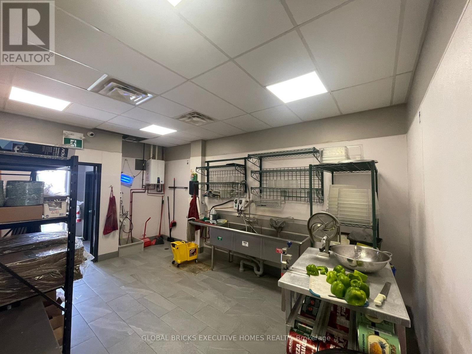 1060 Ontario Street, Stratford, Ontario  N5A 6Z3 - Photo 10 - X12985422