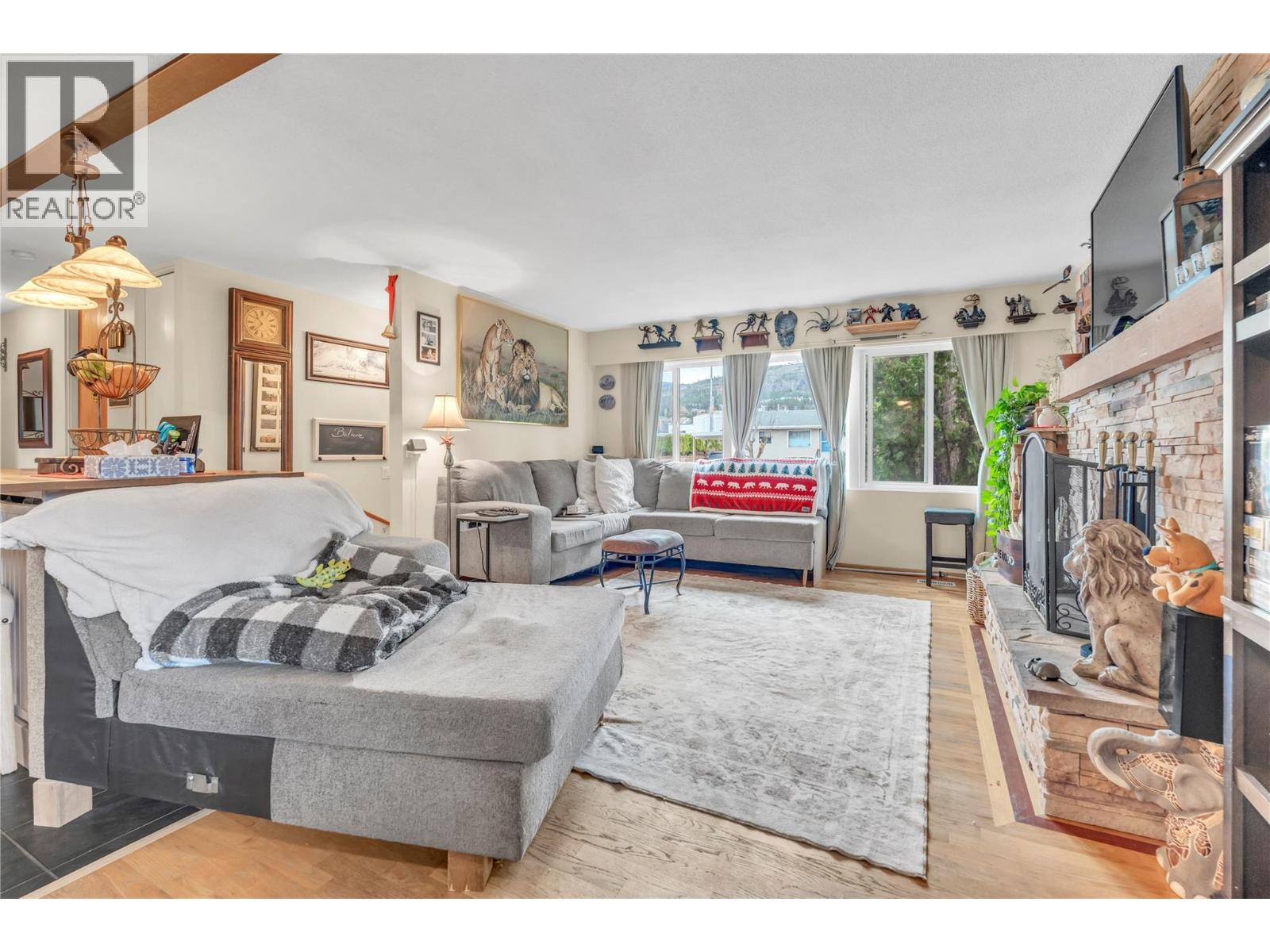 2471 Mckenzie Street, Penticton, British Columbia  V2A 6H9 - Photo 3 - 10381529