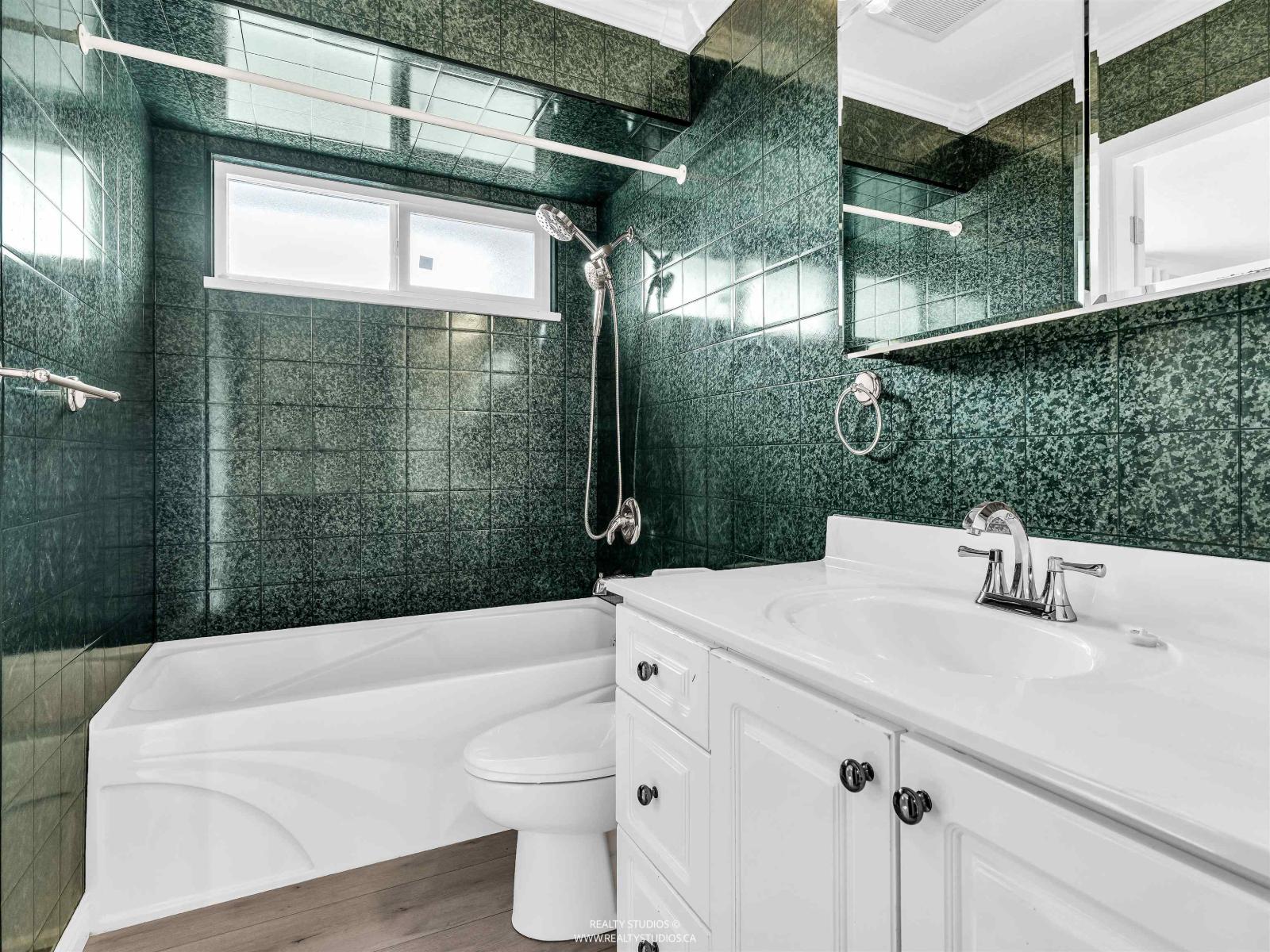 13258 65b Avenue, Surrey, British Columbia  V3W 7Y7 - Photo 12 - R3111960