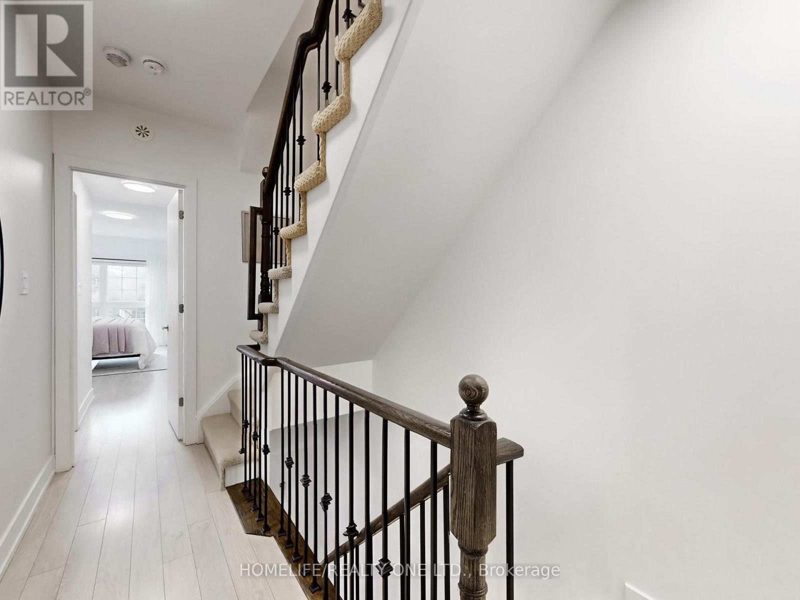 1076 Lansdowne Avenue, Toronto, Ontario  M6H 4H2 - Photo 13 - W13011722