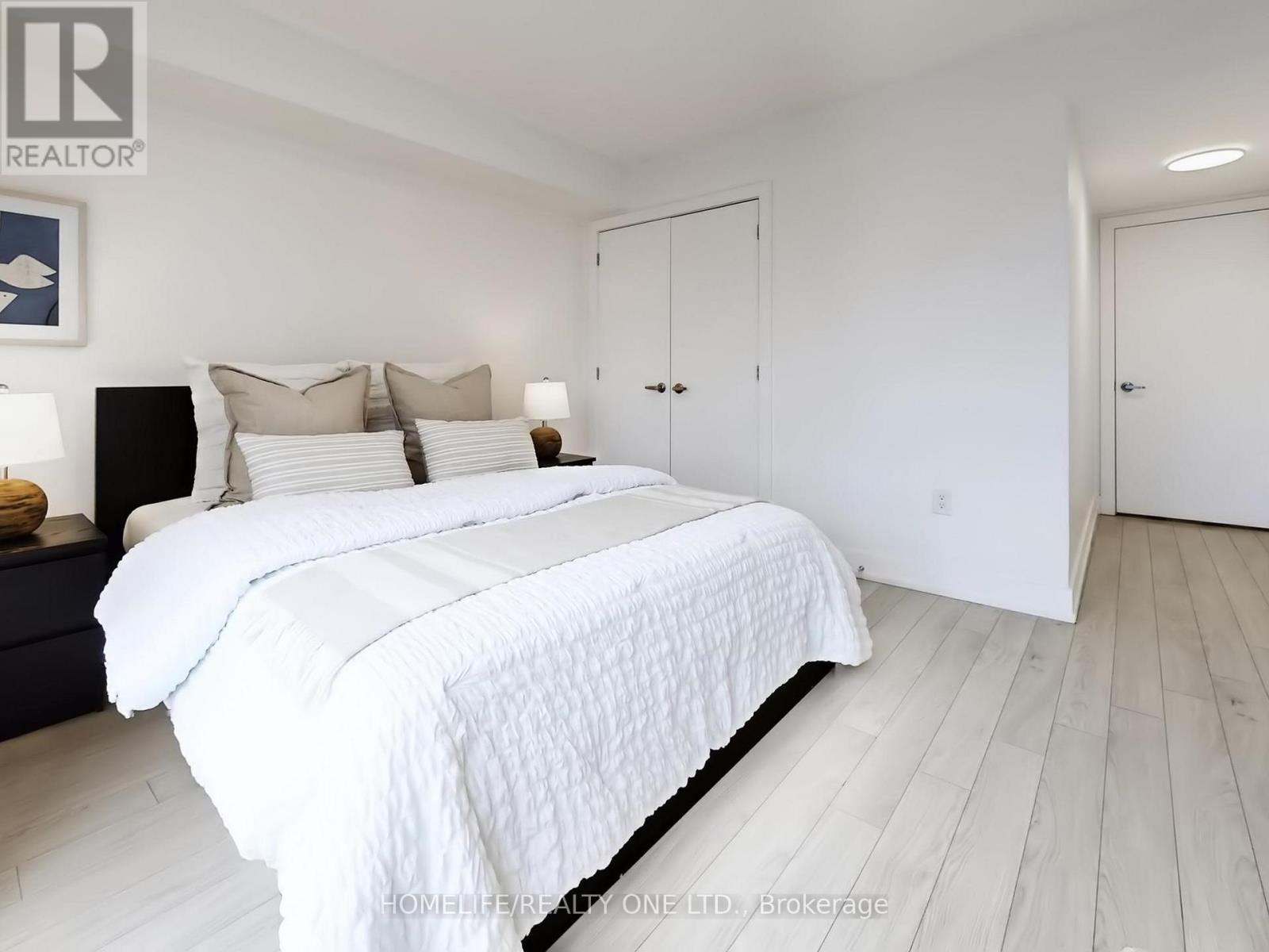 1076 Lansdowne Avenue, Toronto, Ontario  M6H 4H2 - Photo 23 - W13011722