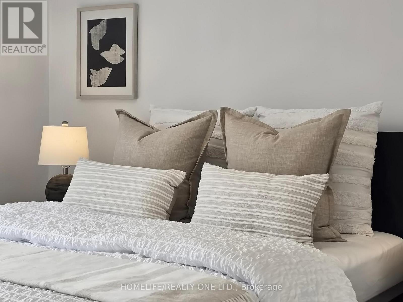 1076 Lansdowne Avenue, Toronto, Ontario  M6H 4H2 - Photo 24 - W13011722