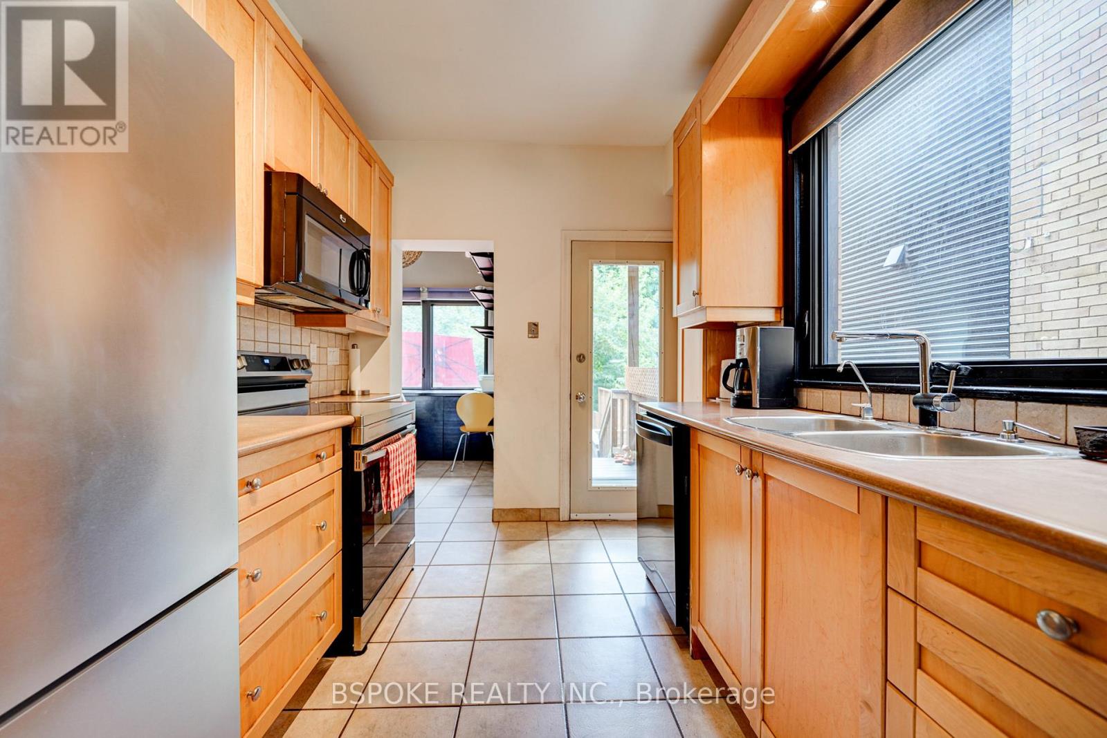 27 Rowland Street, Toronto, Ontario  M6P 1M2 - Photo 10 - W13011748