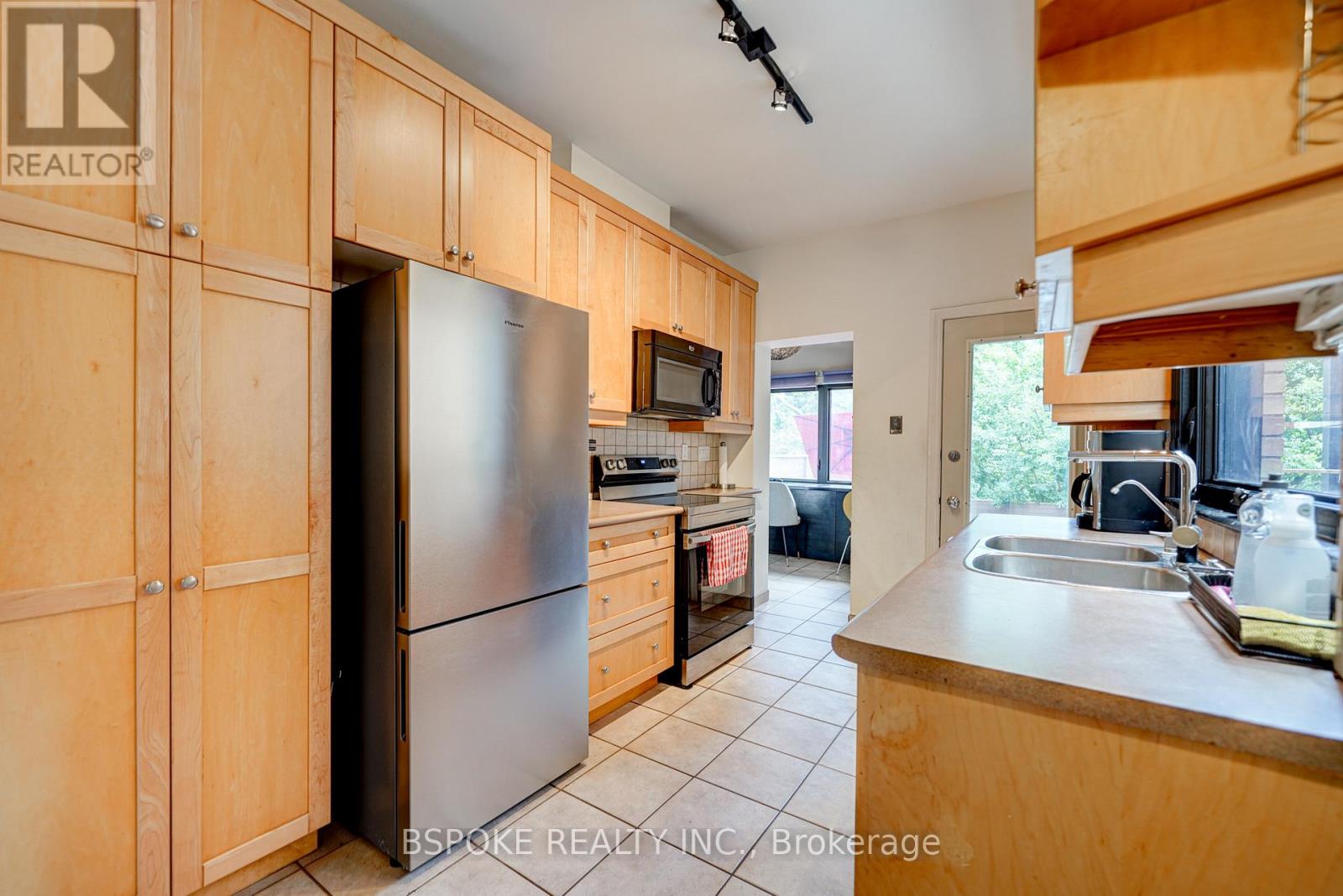 27 Rowland Street, Toronto, Ontario  M6P 1M2 - Photo 11 - W13011748