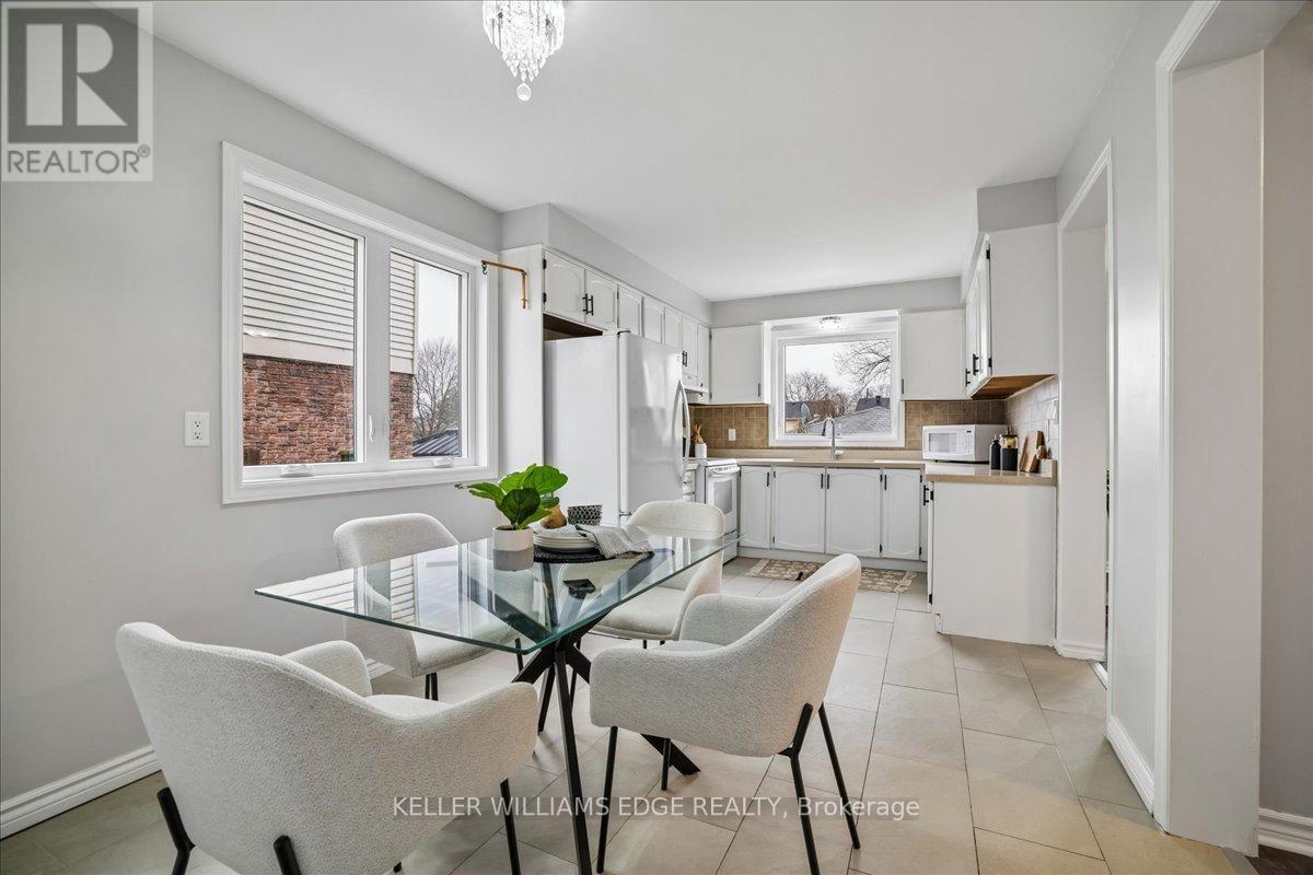 2208 Melissa Crescent, Burlington, Ontario  L7P 4J7 - Photo 13 - W13011772