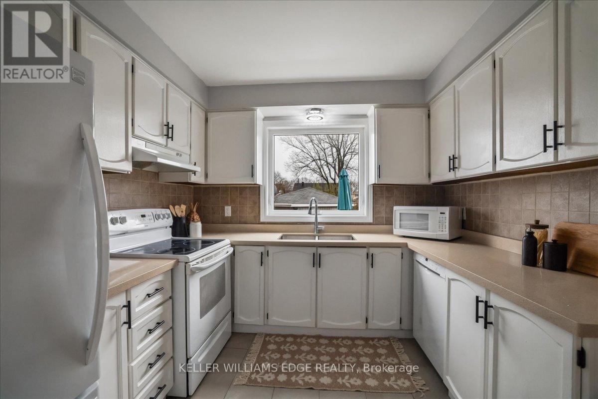 2208 Melissa Crescent, Burlington, Ontario  L7P 4J7 - Photo 16 - W13011772