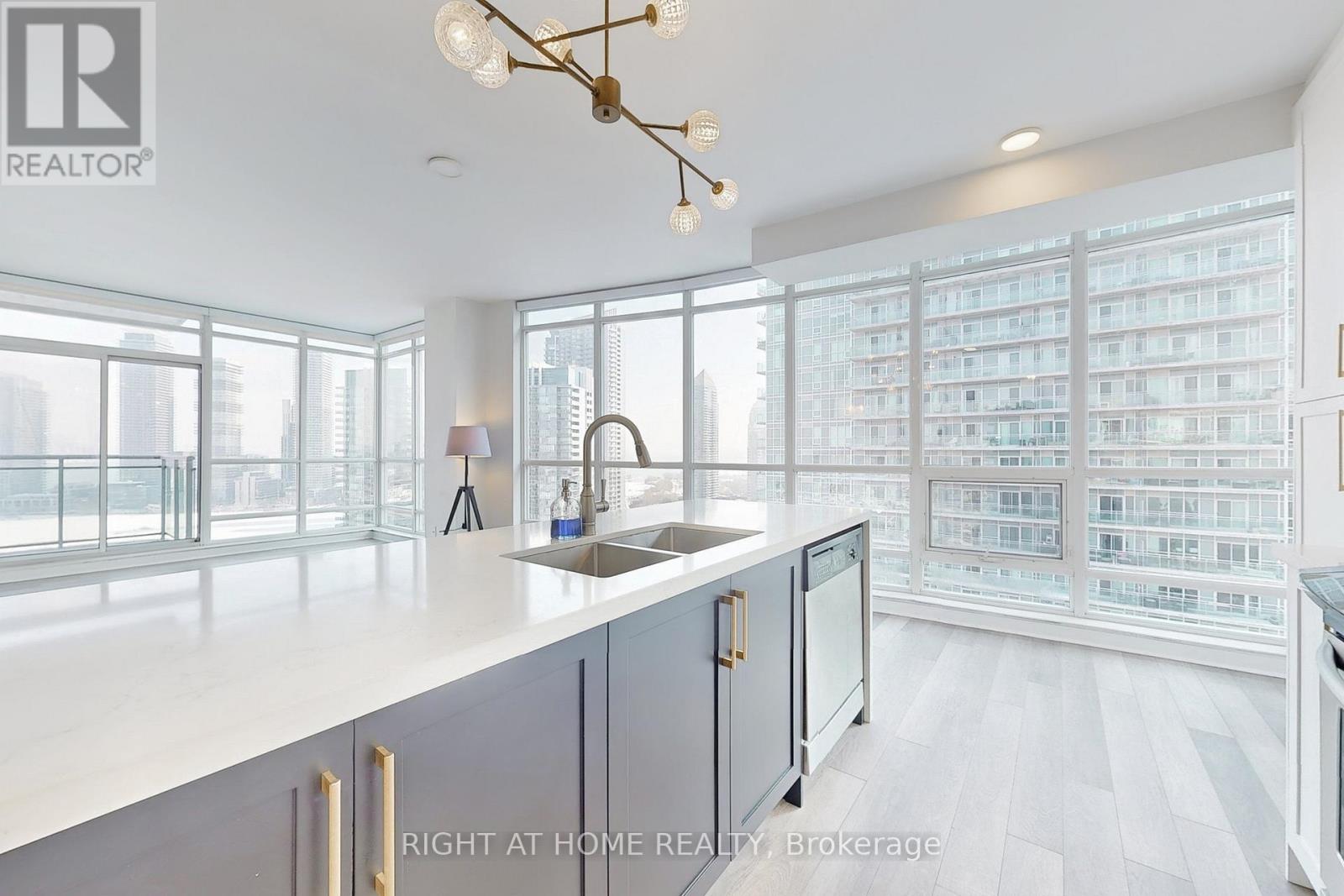 2207 - 185 Legion Road N, Toronto, Ontario  M8Y 0A1 - Photo 12 - W13011834