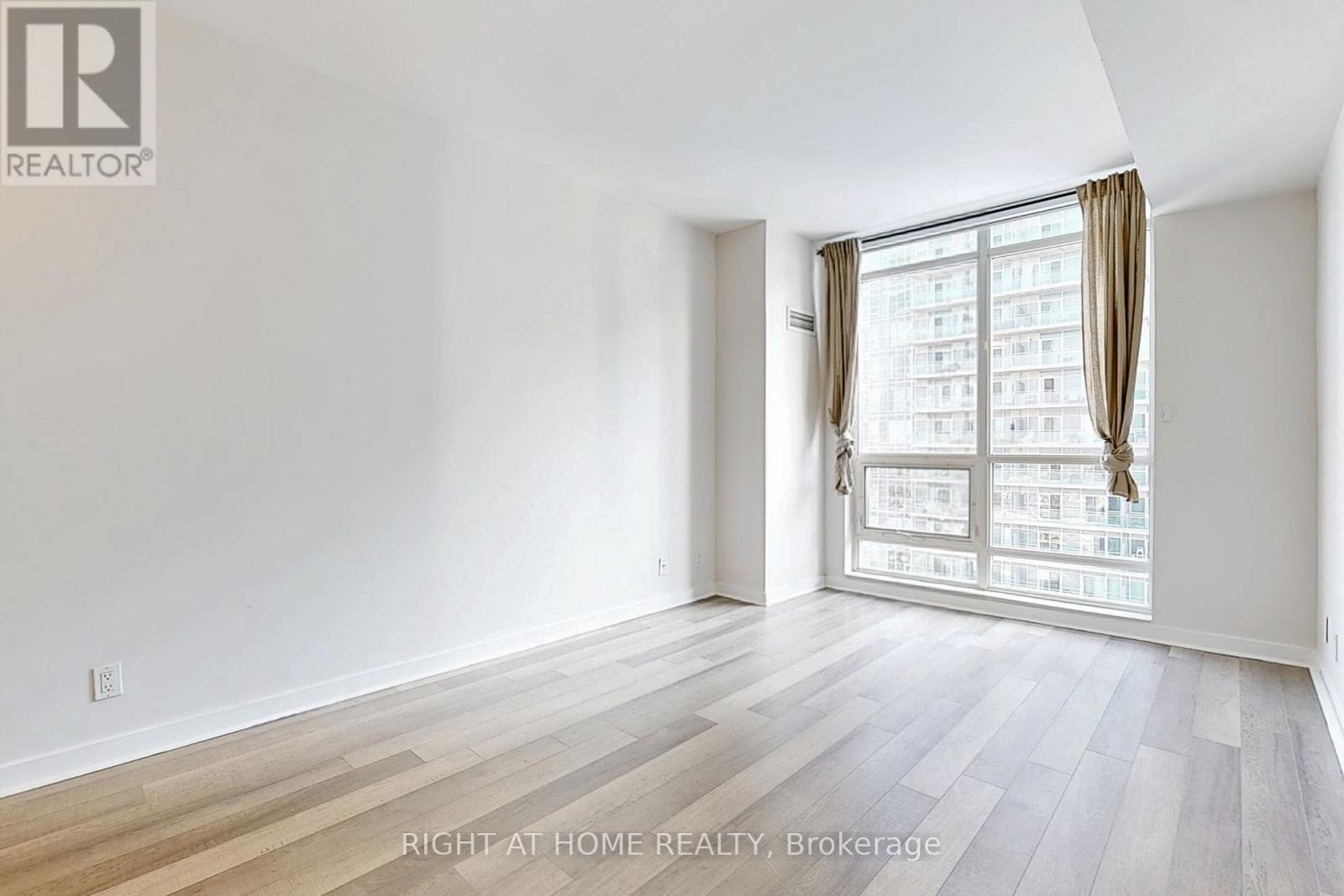 2207 - 185 Legion Road N, Toronto, Ontario  M8Y 0A1 - Photo 21 - W13011834