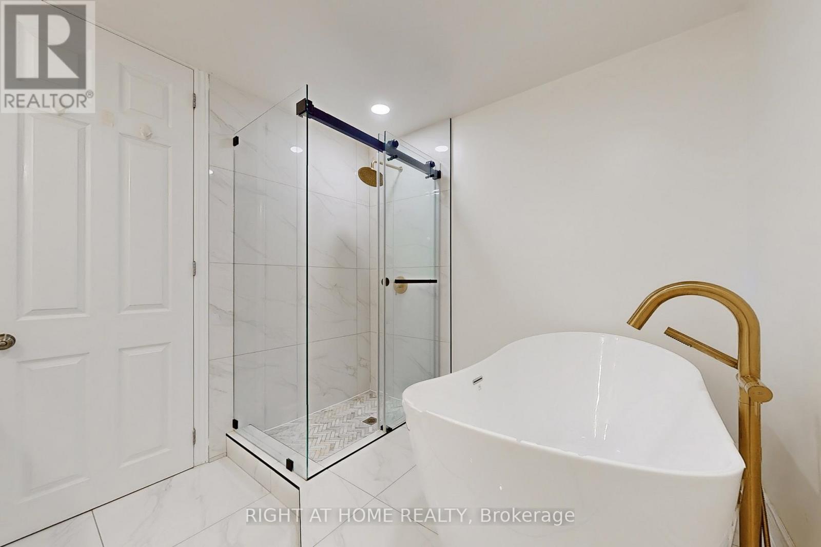 2207 - 185 Legion Road N, Toronto, Ontario  M8Y 0A1 - Photo 24 - W13011834