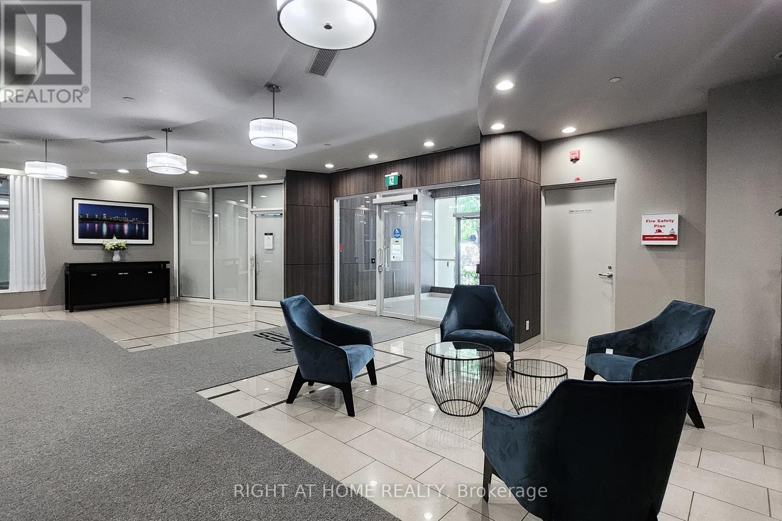 2207 - 185 Legion Road N, Toronto, Ontario  M8Y 0A1 - Photo 3 - W13011834