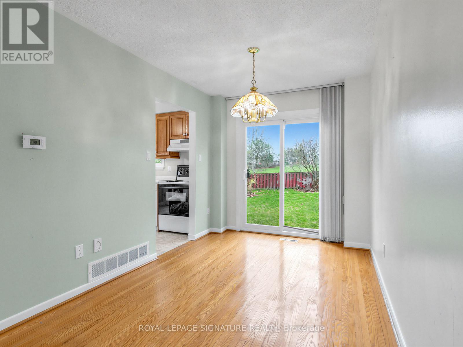 3193 Corrigan Drive, Mississauga, Ontario  L4Y 3C5 - Photo 9 - W13011842