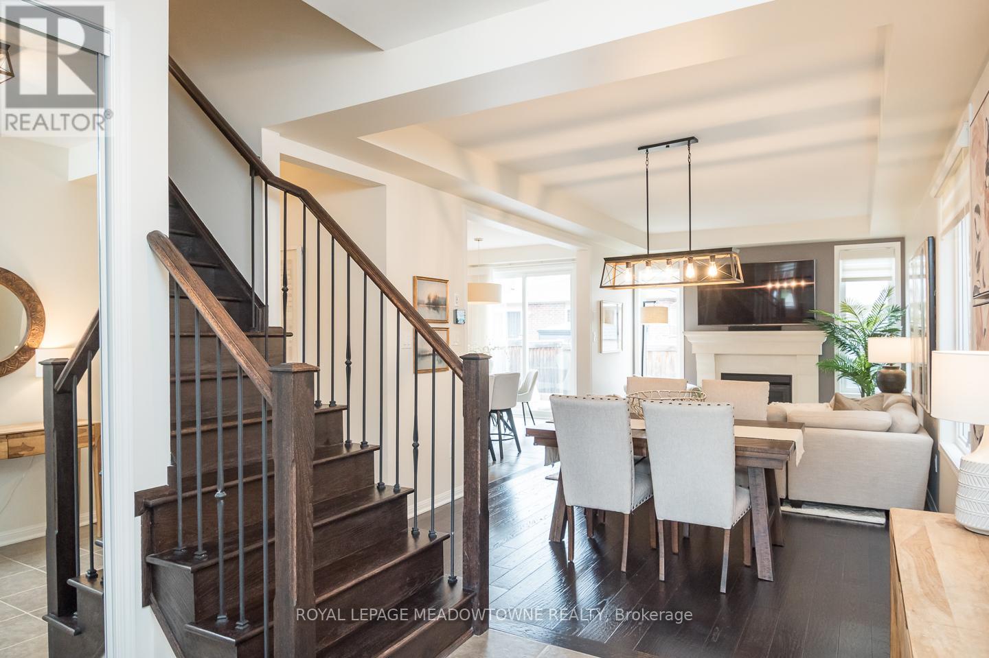 1031 Solomon Court, Milton, Ontario  L9T 8G9 - Photo 3 - W13011866