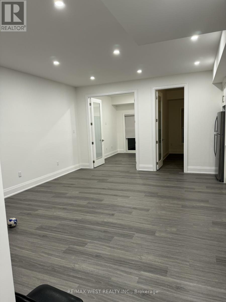 Lower - 21 Antonio Court, Toronto, Ontario  M9L 0A4 - Photo 5 - W13011922