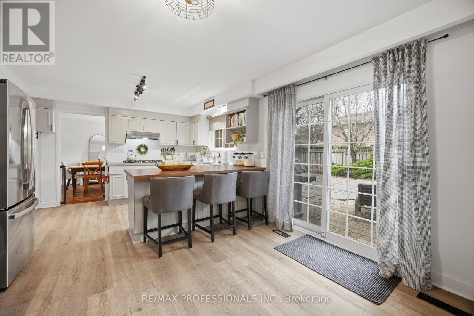 16 Cherry Post Crescent, Toronto, Ontario  M9C 2K1 - Photo 12 - W13011924