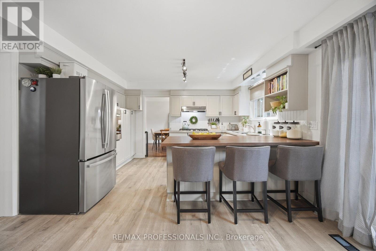 16 Cherry Post Crescent, Toronto, Ontario  M9C 2K1 - Photo 13 - W13011924