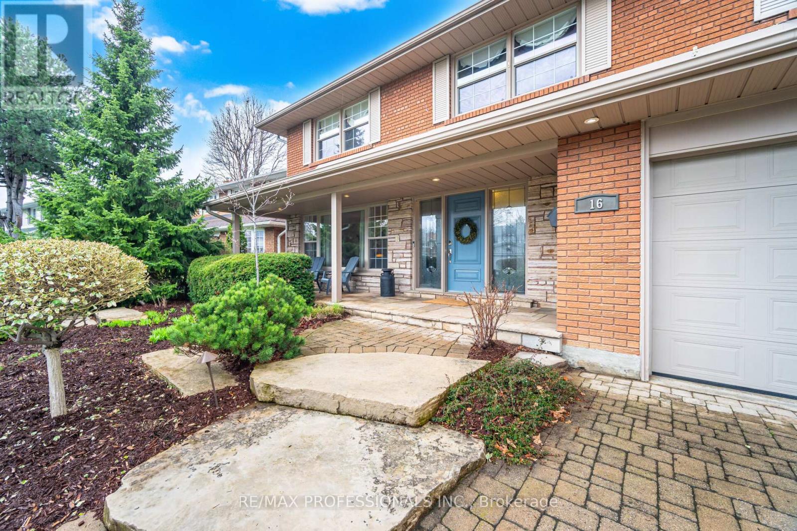 16 Cherry Post Crescent, Toronto, Ontario  M9C 2K1 - Photo 4 - W13011924