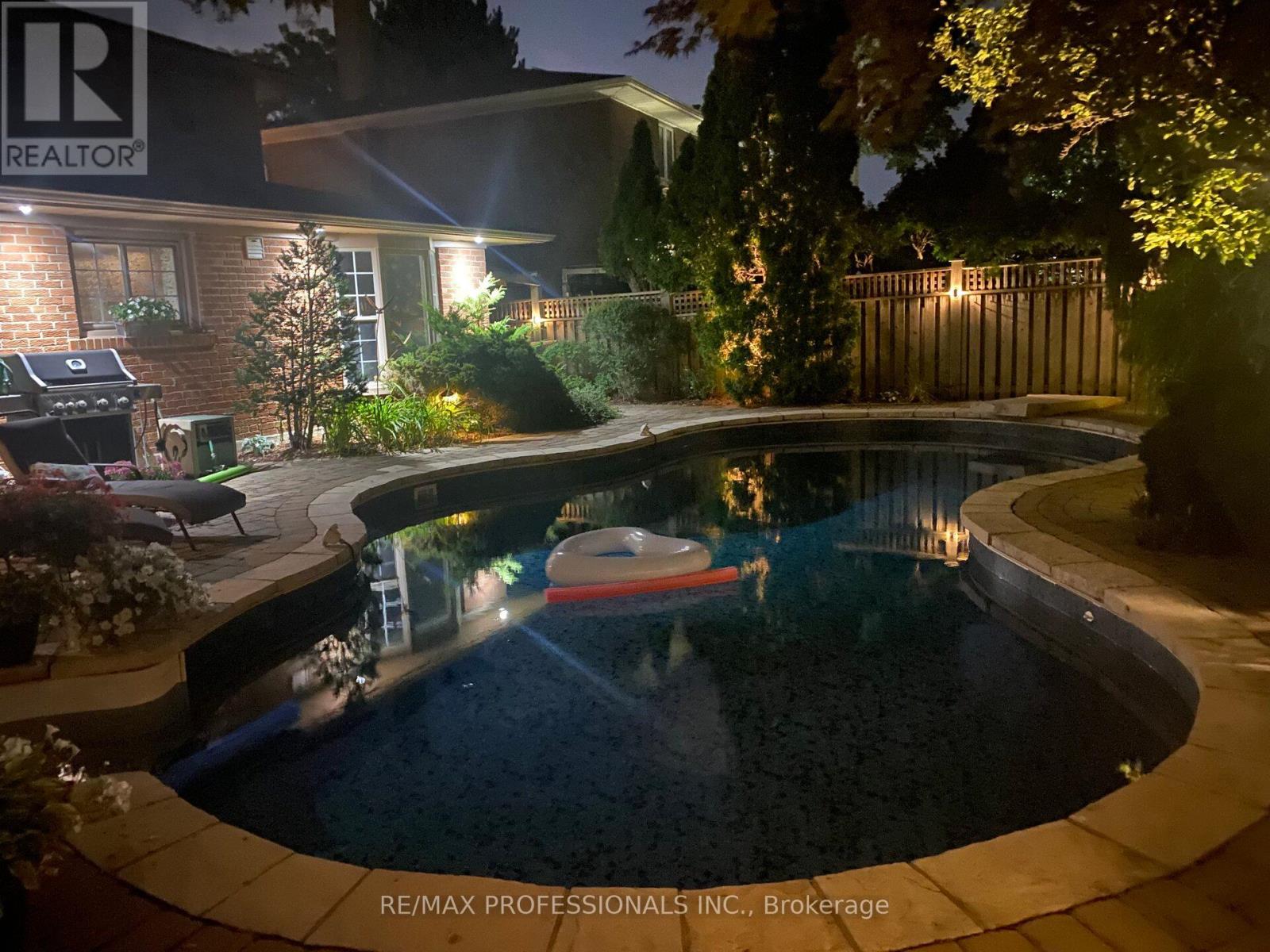 16 Cherry Post Crescent, Toronto, Ontario  M9C 2K1 - Photo 41 - W13011924