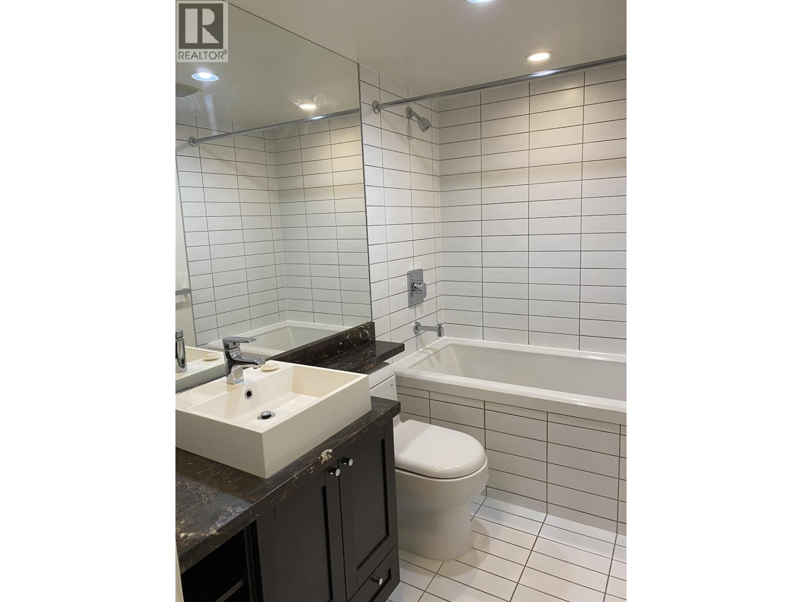 211 4818 Eldorado Mews, Vancouver, British Columbia  V5R 0B3 - Photo 2 - R3087588