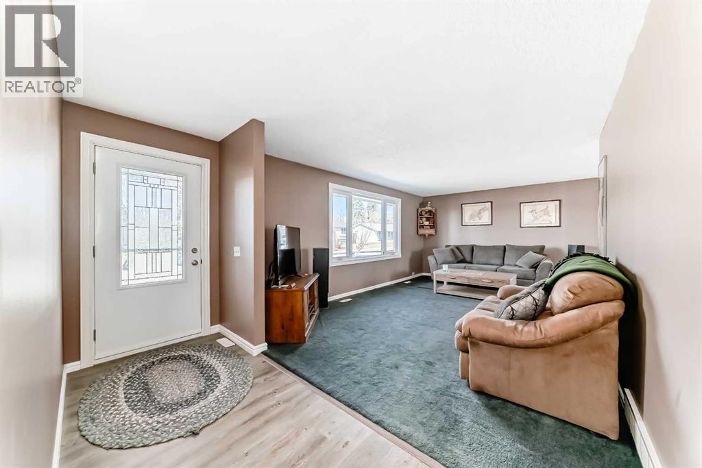 148 Huntridge Road Ne, Calgary, Alberta  T2k 4B5 - Photo 7 - A2294727