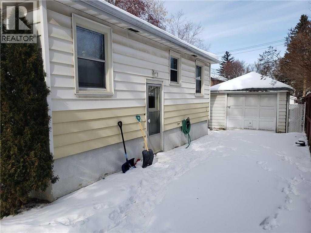 428 32 Avenue Nw, Calgary, Alberta  T2M 2P9 - Photo 4 - A2296869