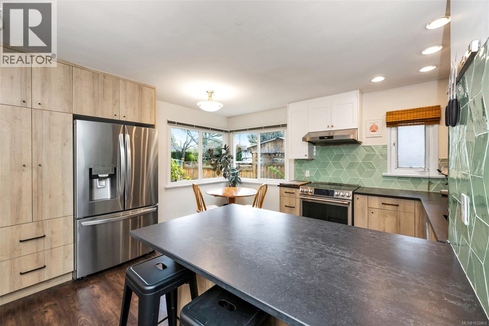 2624 Forbes St, Victoria, British Columbia  V8R 4C1 - Photo 13 - 1032463