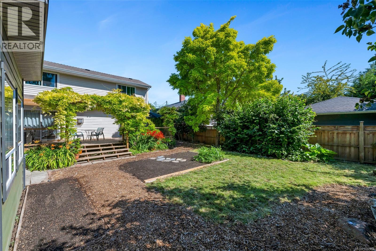 2624 Forbes St, Victoria, British Columbia  V8R 4C1 - Photo 53 - 1032463