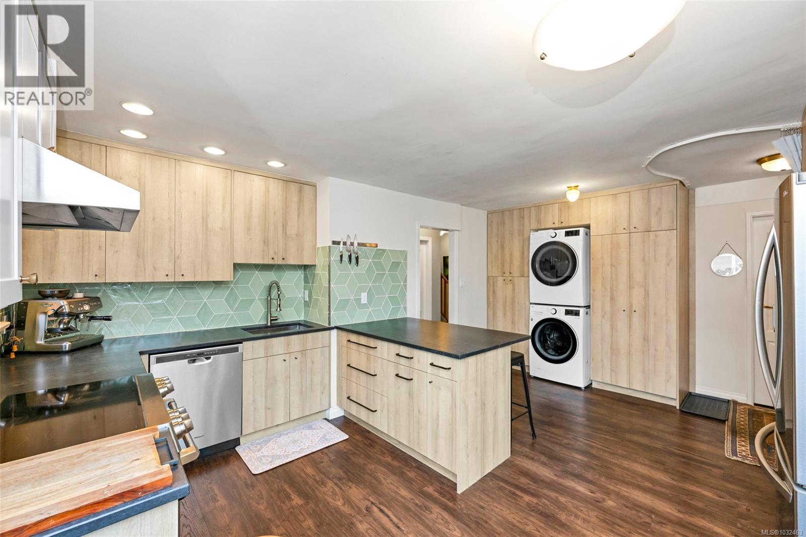 2624 Forbes St, Victoria, British Columbia  V8R 4C1 - Photo 14 - 1032463