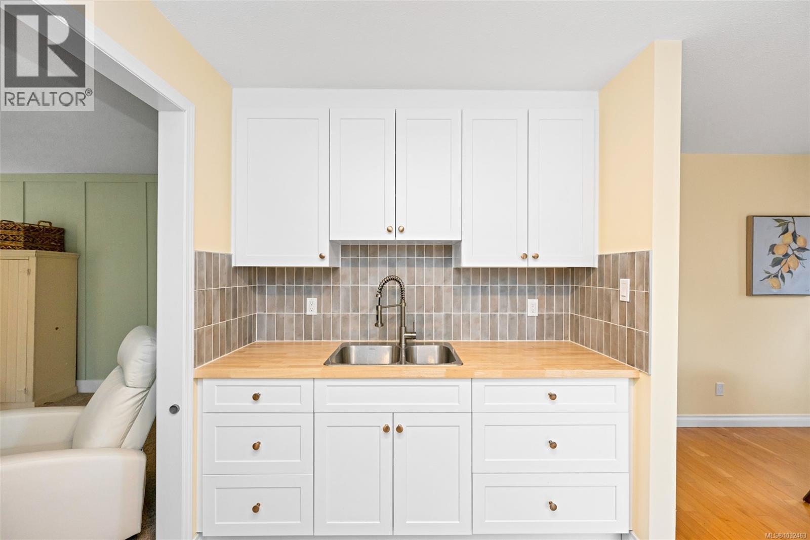 2624 Forbes St, Victoria, British Columbia  V8R 4C1 - Photo 19 - 1032463