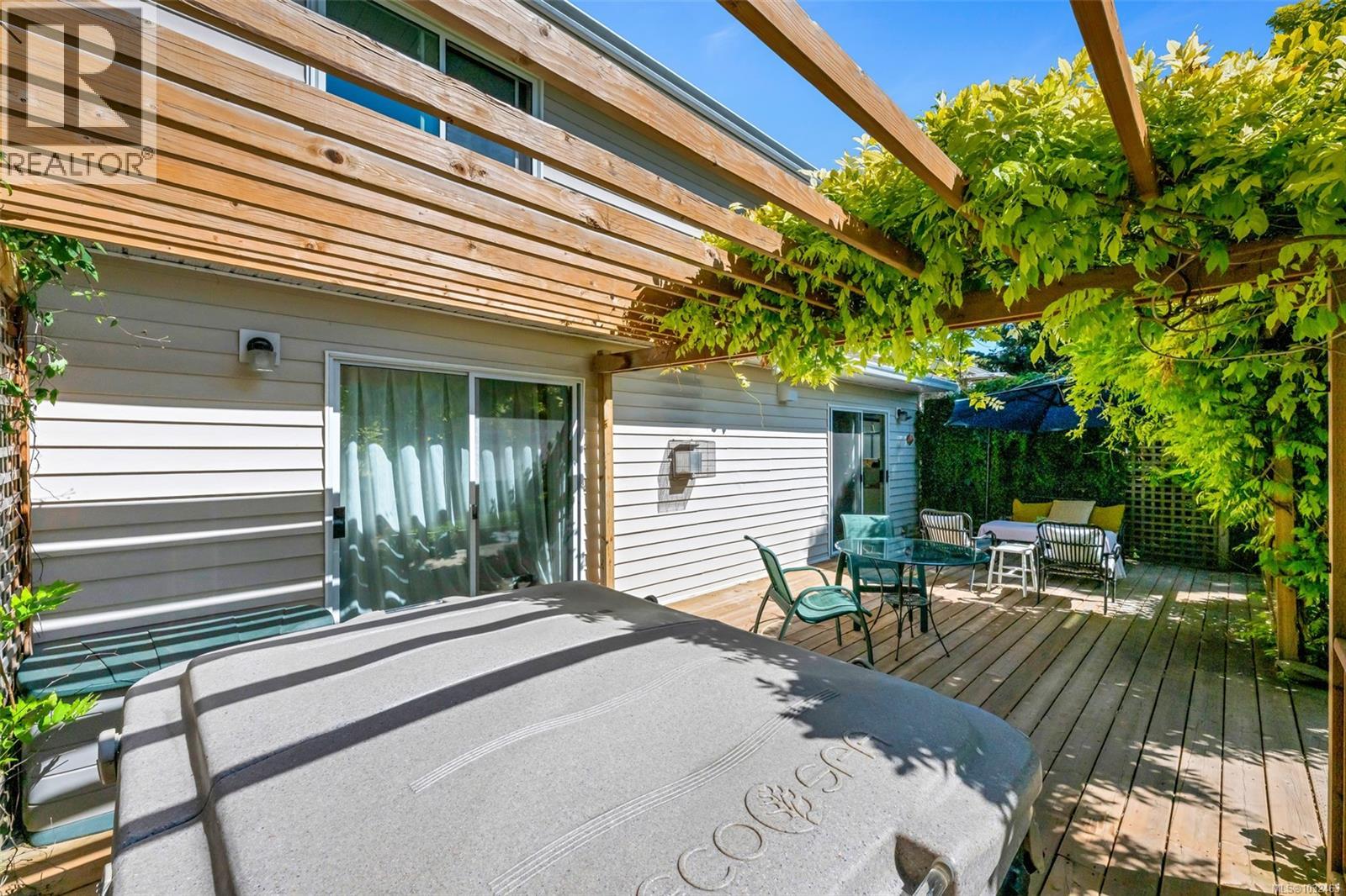 2624 Forbes St, Victoria, British Columbia  V8R 4C1 - Photo 47 - 1032463