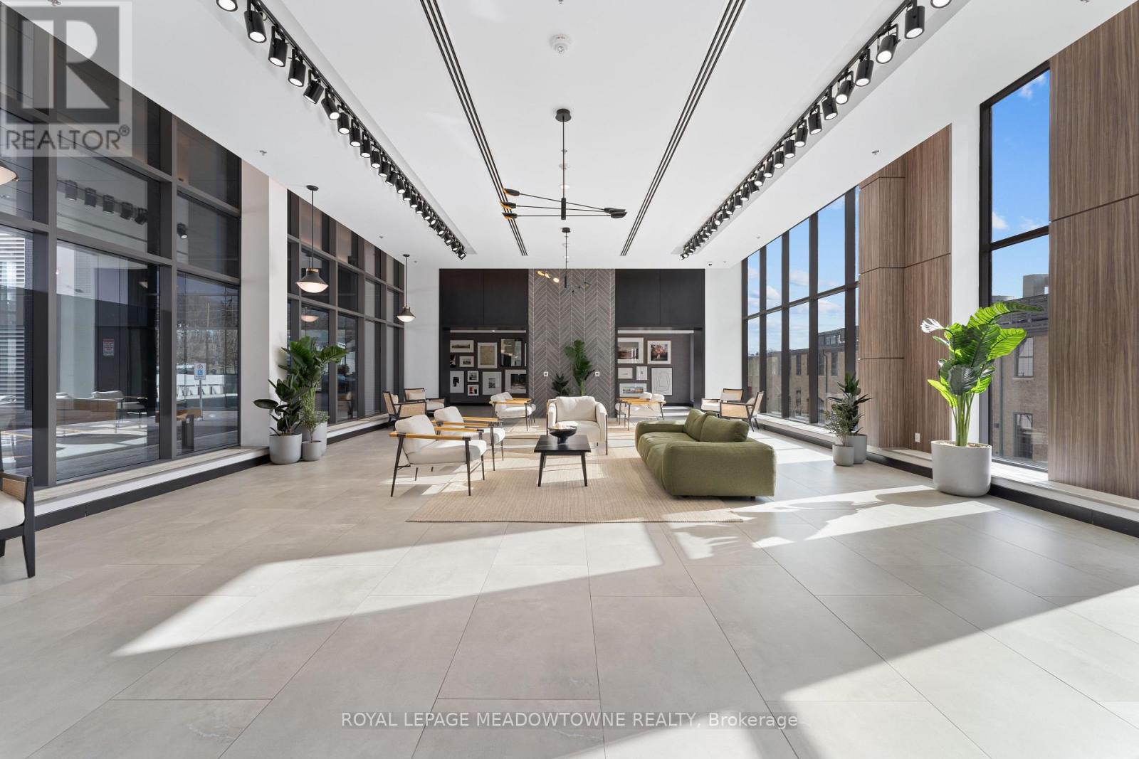 1304 - 15 Glebe Street E, Cambridge, Ontario  N1S 0C3 - Photo 3 - X12975206