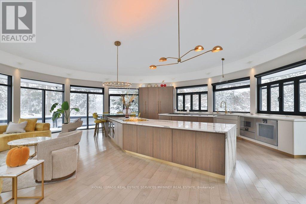 1352 Nocturne Court, Mississauga, Ontario  L5H 2L8 - Photo 4 - W12911338