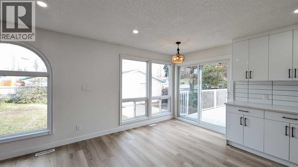 4 Harvey Place Sw, Calgary, Alberta  T2V 3A5 - Photo 9 - A2289807