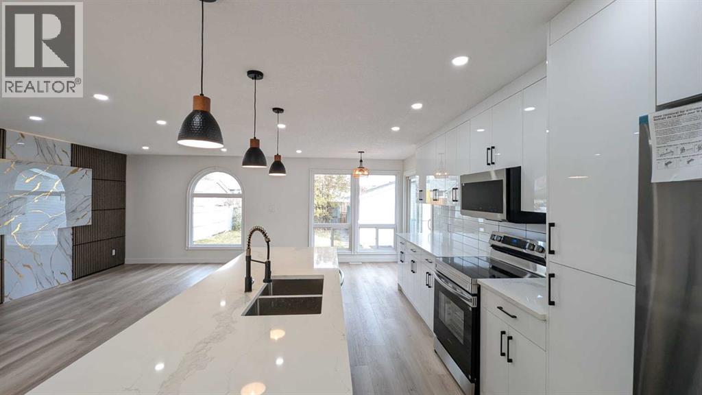 4 Harvey Place Sw, Calgary, Alberta  T2V 3A5 - Photo 5 - A2289807