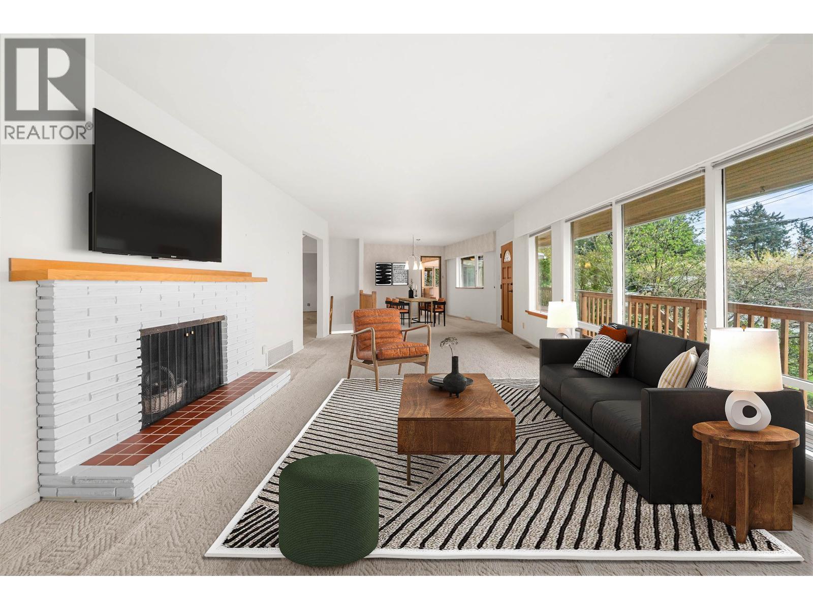 234 Rondoval Crescent, North Vancouver, British Columbia  V7N 2W7 - Photo 3 - R3112615