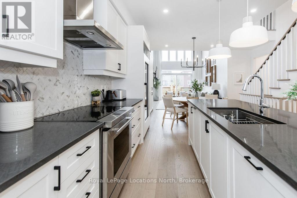 36 Simona Avenue, Wasaga Beach, Ontario  L9Z 0L3 - Photo 7 - S13012030