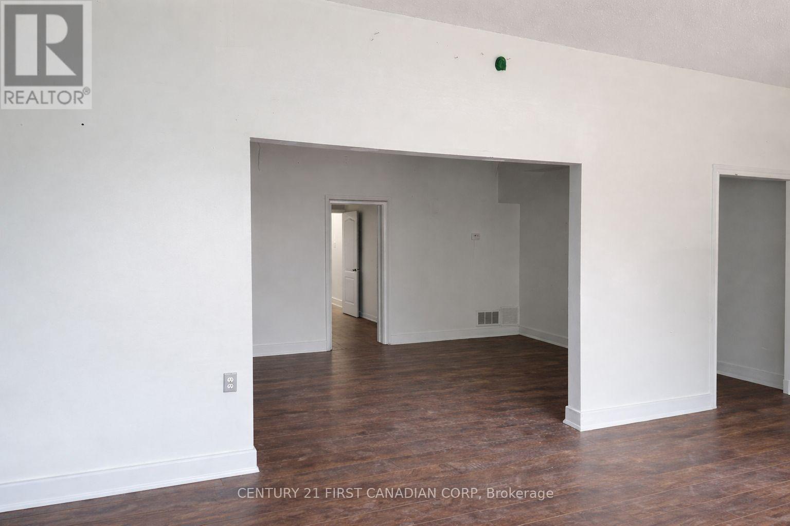 3081 Mosley Street, Wasaga Beach, Ontario  L9Z 1W7 - Photo 4 - S13012042