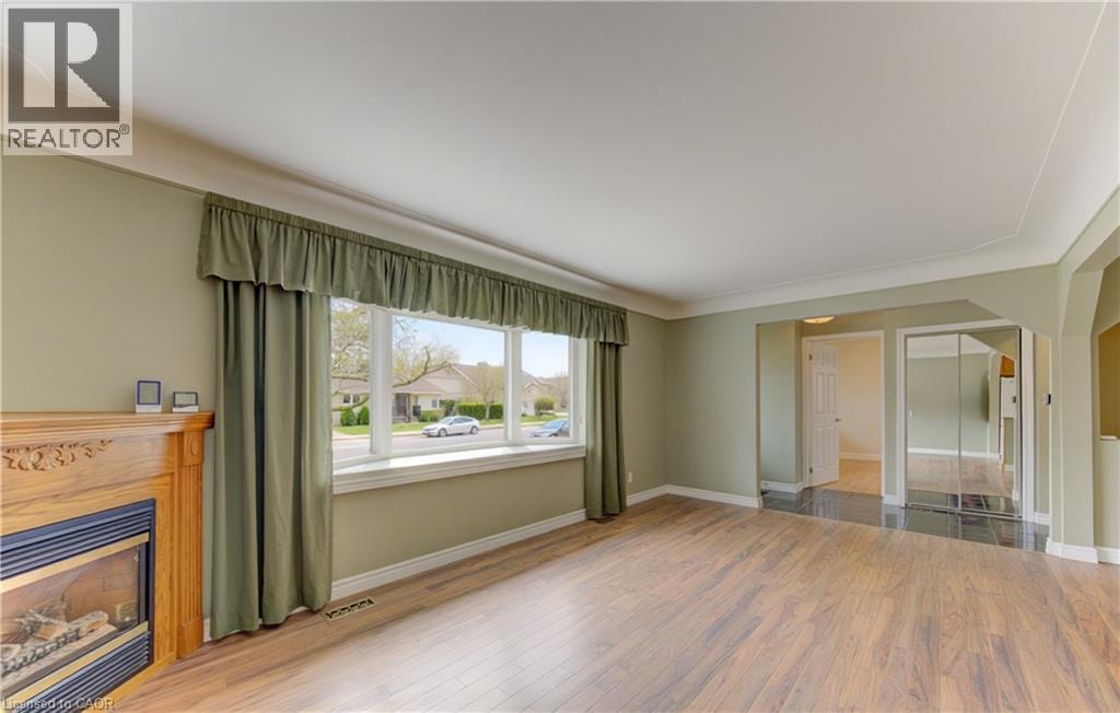 210 Lourdes Street, Waterloo, Ontario  N2L 1N7 - Photo 8 - 40821600