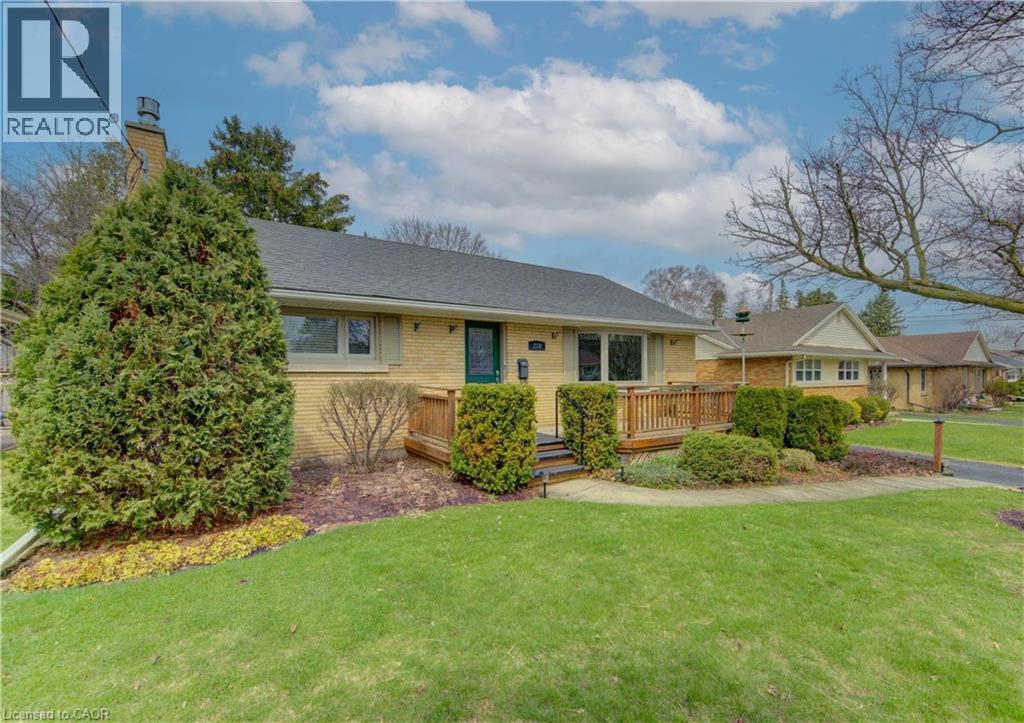 210 Lourdes Street, Waterloo, Ontario  N2L 1N7 - Photo 3 - 40821600
