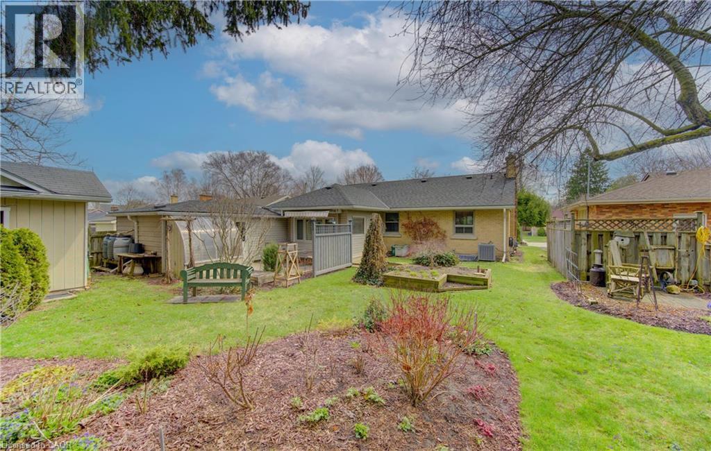 210 Lourdes Street, Waterloo, Ontario  N2L 1N7 - Photo 38 - 40821600