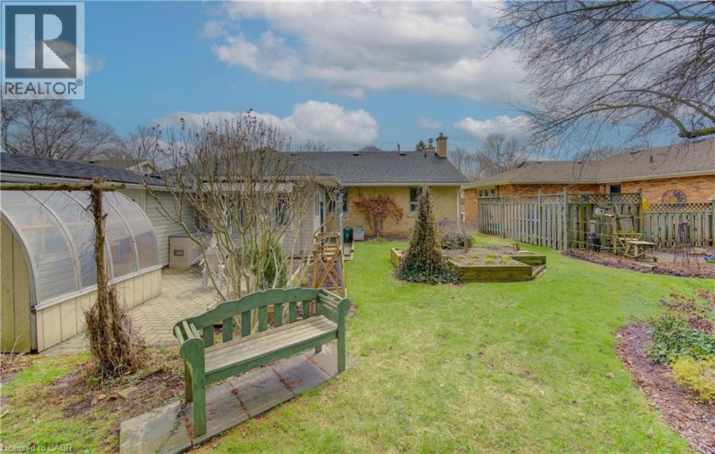 210 Lourdes Street, Waterloo, Ontario  N2L 1N7 - Photo 39 - 40821600