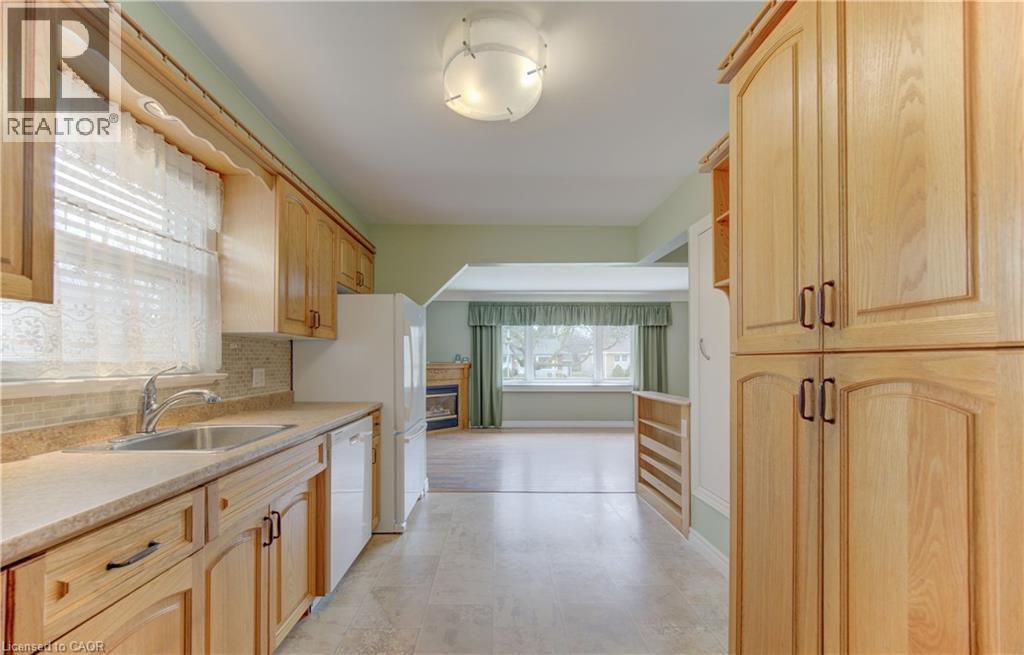 210 Lourdes Street, Waterloo, Ontario  N2L 1N7 - Photo 13 - 40821600