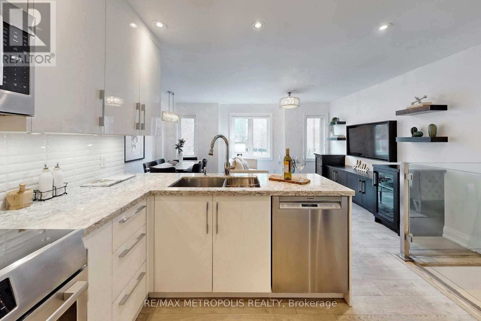 404 - 12 Sudbury Street, Toronto, Ontario  M6J 3W7 - Photo 17 - C13012034