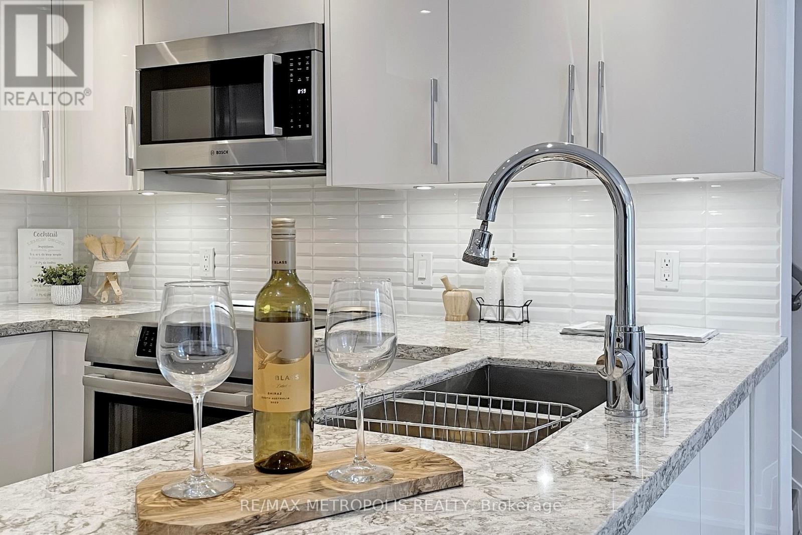 404 - 12 Sudbury Street, Toronto, Ontario  M6J 3W7 - Photo 18 - C13012034