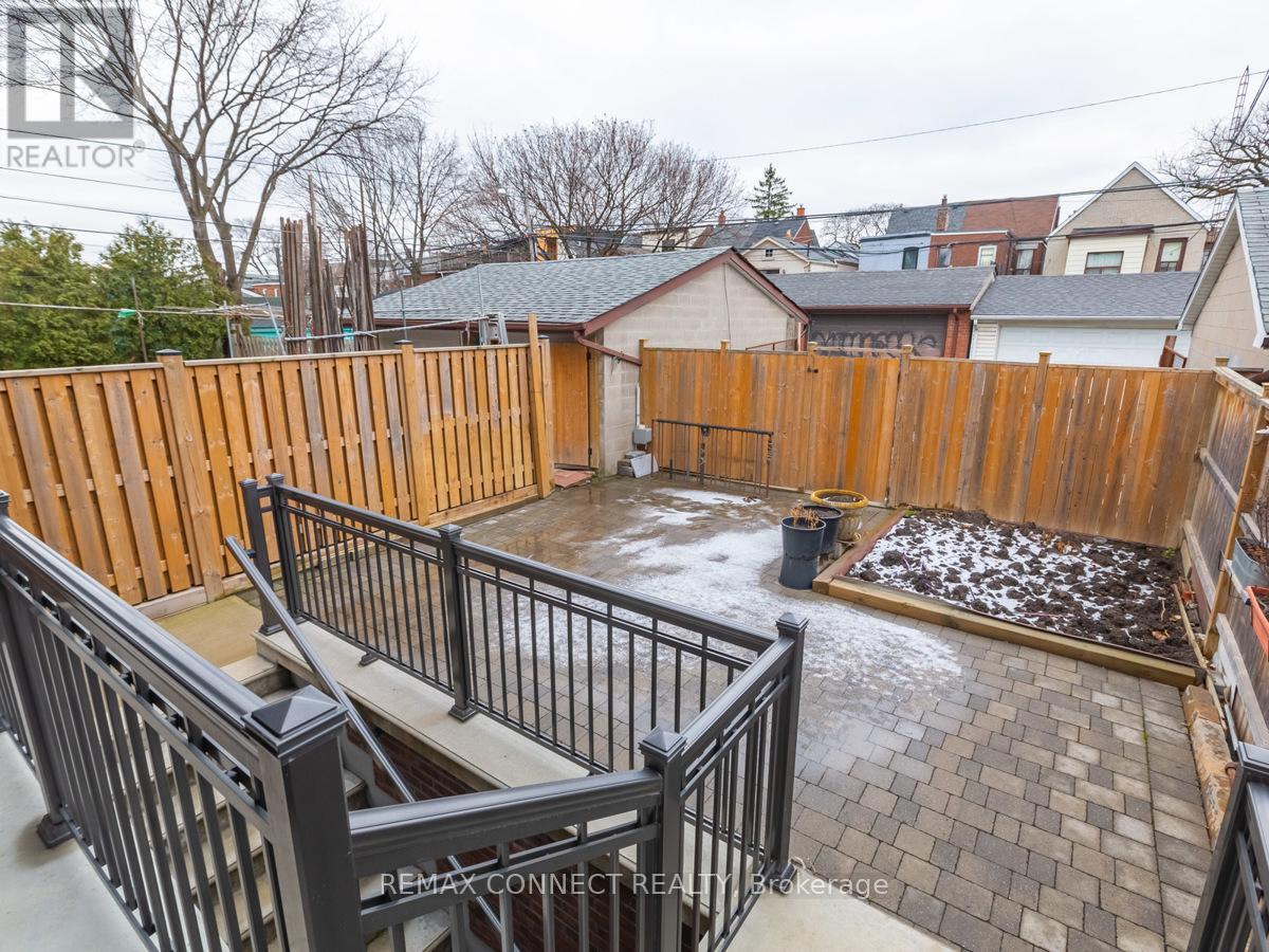 Main - 690 Shaw Street, Toronto, Ontario  M6G 3L7 - Photo 13 - C13012116